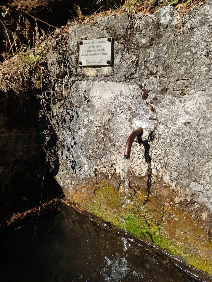 Feritoia scavata nella roccia